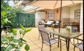 Bonito apartamento con jardín